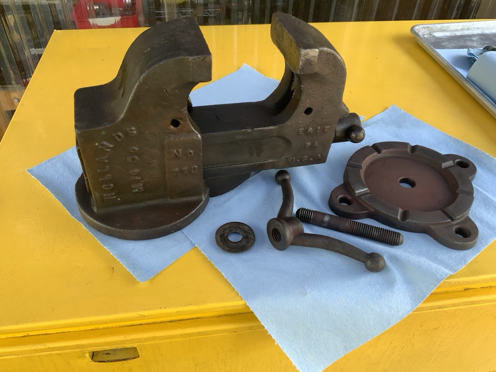 Hollands 113, 4in. Heavy Duty Swivel Base Vise, Erie, PA, USA