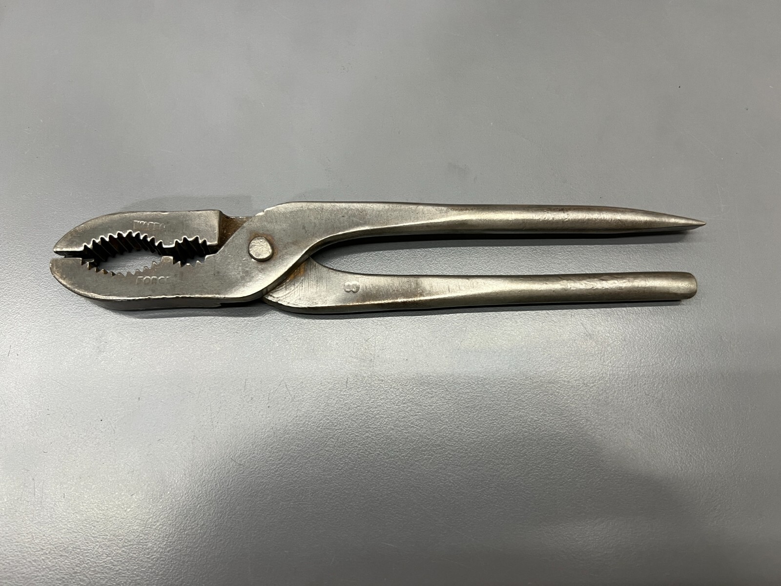 (T) VINTAGE LOWENTRAUT MFG. CO. 8″ GAS BURNER BOILER PLIERS – VGC – USA