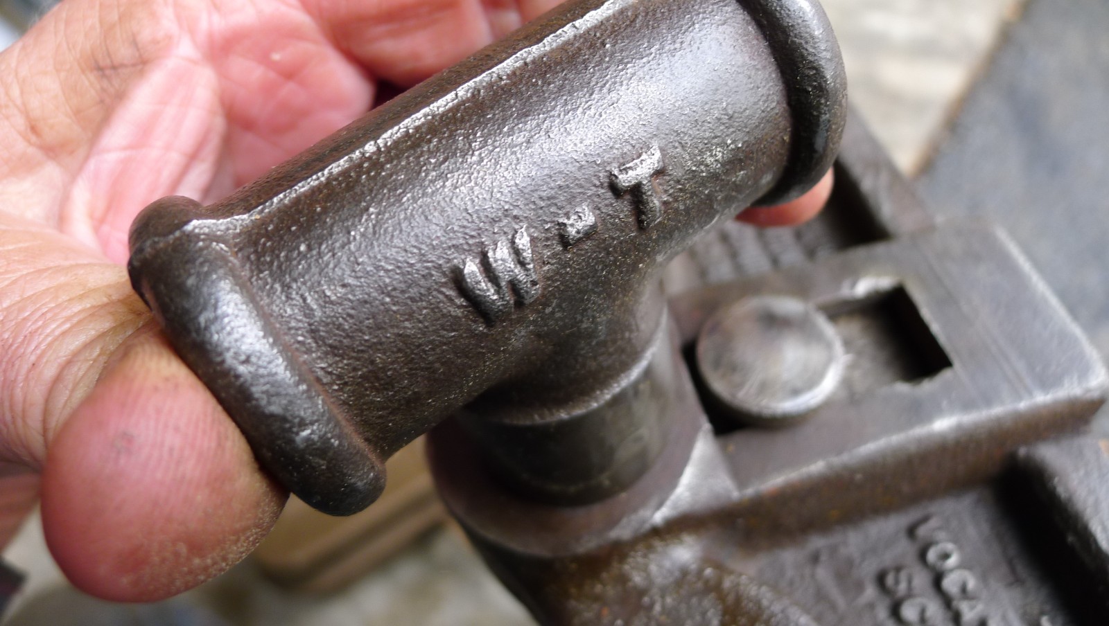 VTG PATTERN MACHINE WORK, VOCATIONAL SCHOOL CARPENTERS VISE, 7″