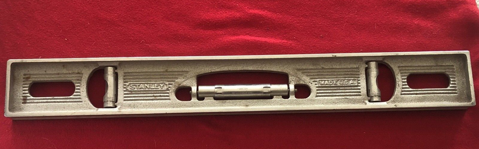 VINTAGE 18 INCH STANLEY No.36G IRON LEVEL MILLED TOP, BOTTOM & 3 PROVED GLASSES