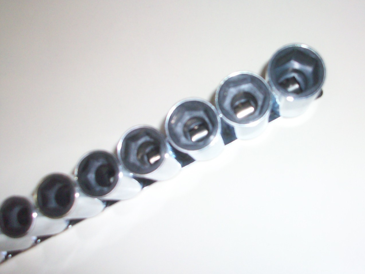Blue Point~ Protective Thin Wall~ Metric Socket Set~ 3/8″ Drive~ 6 pt.~ 8-19MM