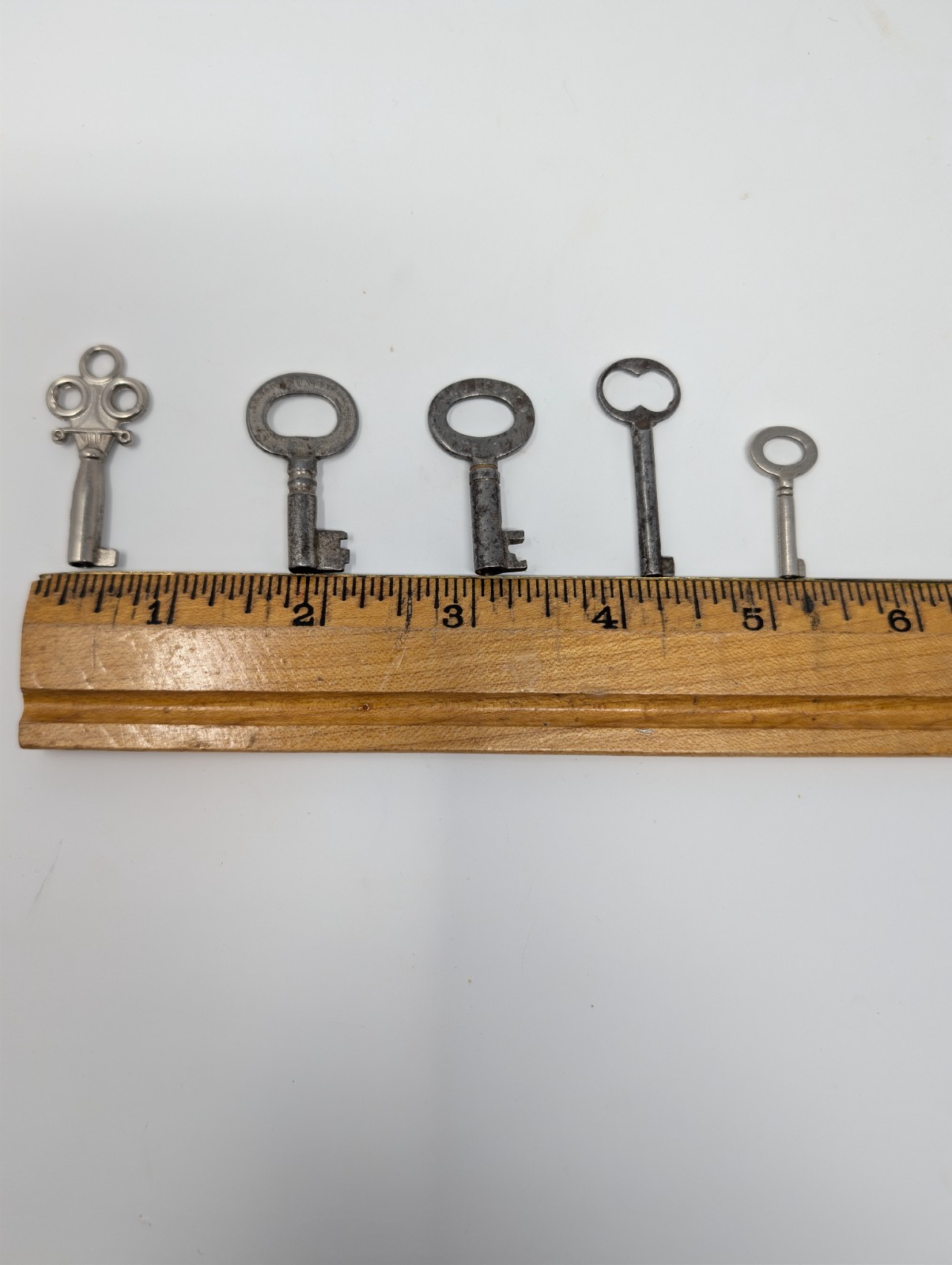 Lot of 5 Vintage Antique Skeleton Keys Decorative Trefoil Bow Hollow Barrel Keys