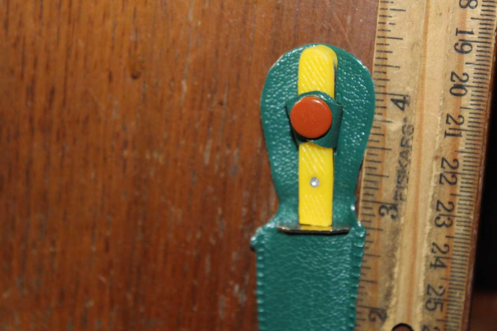 ONE (1) NOS 1970’s Hong Kong Toy Bowie Knife with Sheath 4″ Our Choice of Colors