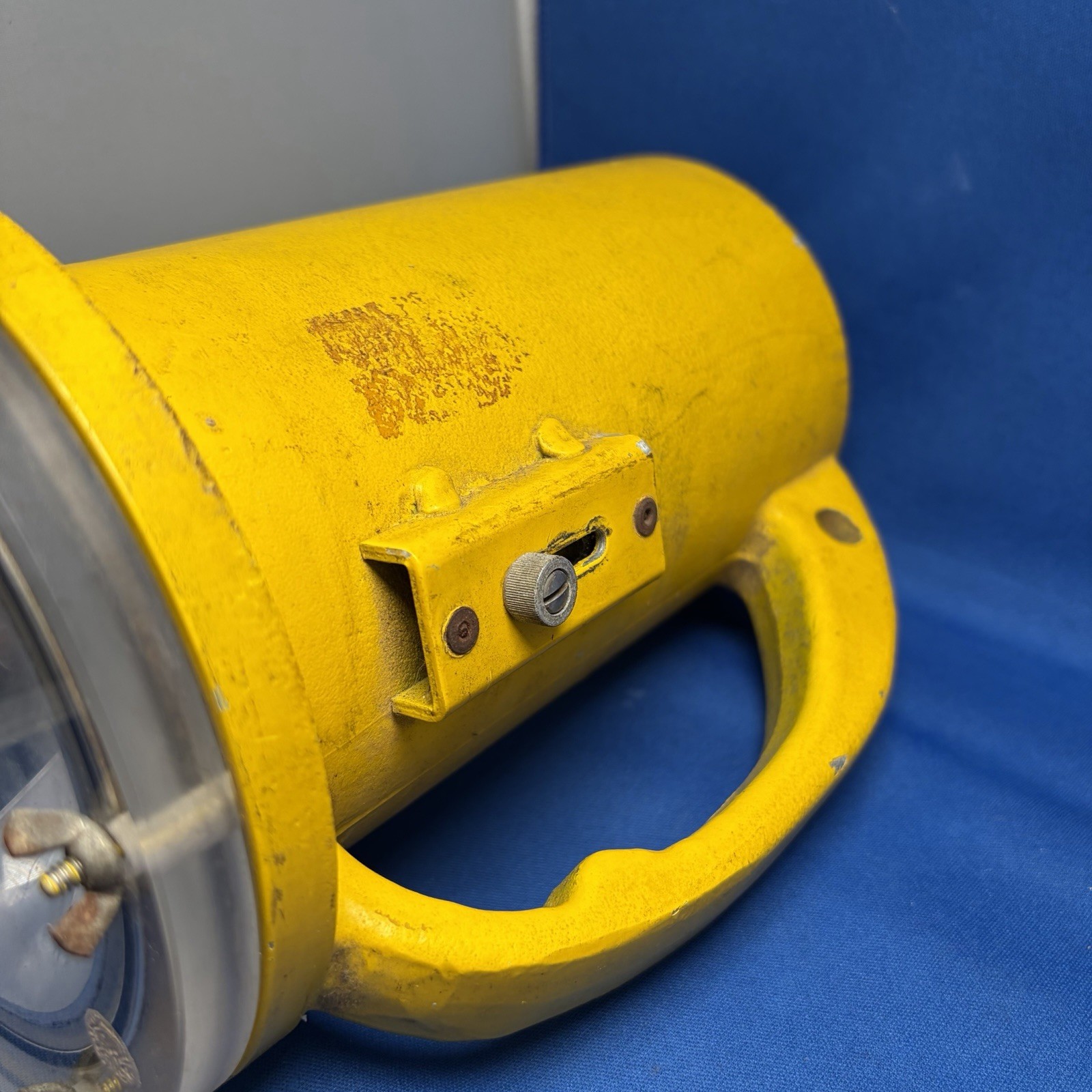 Vintage Yellow Industrial Handheld Spotlight/Flashlight w/ Handle Lens Reflector