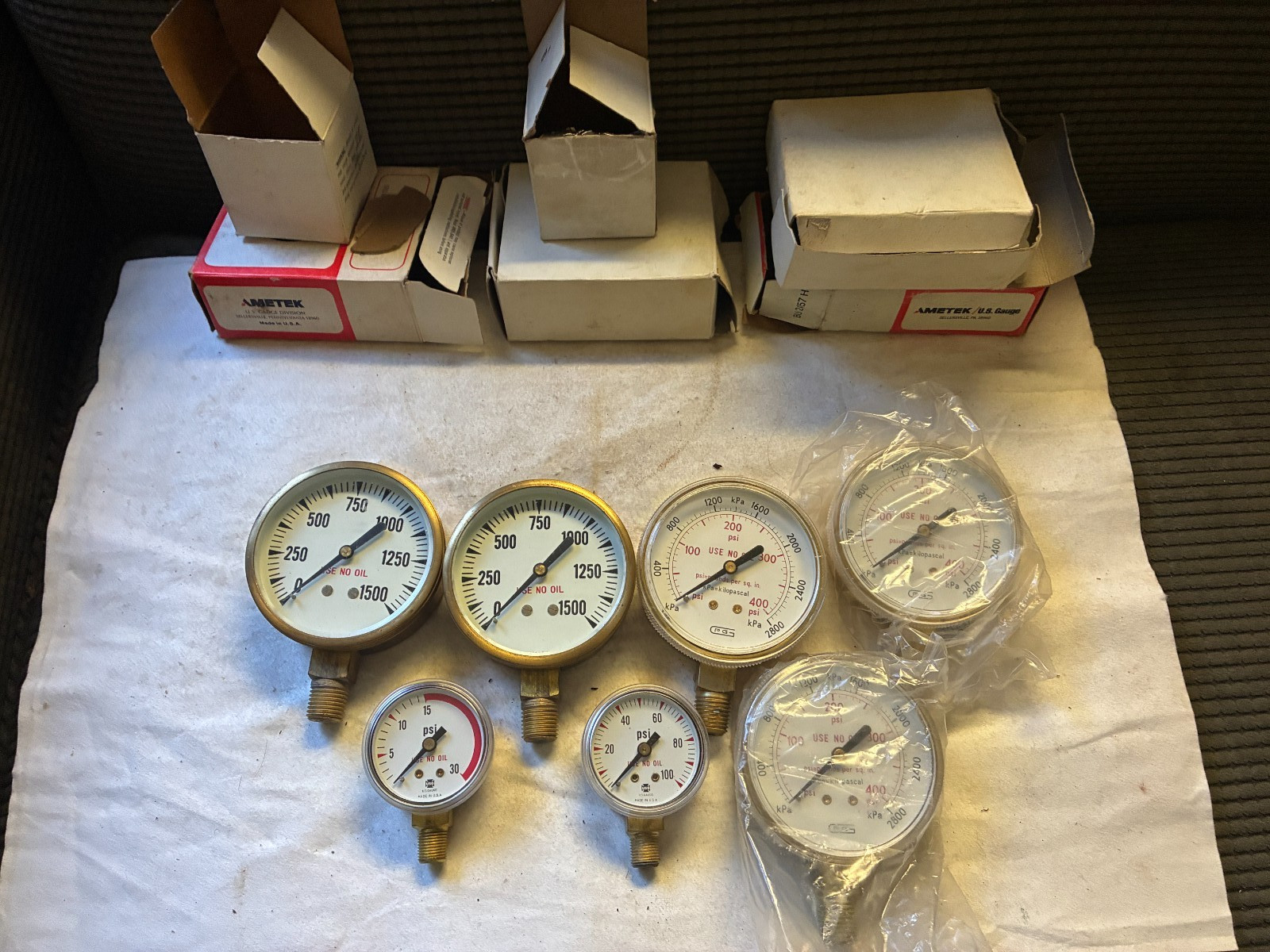 lot of 7 Pressure Gauge NOS in box 1-1/2″ & 2-1/2″
