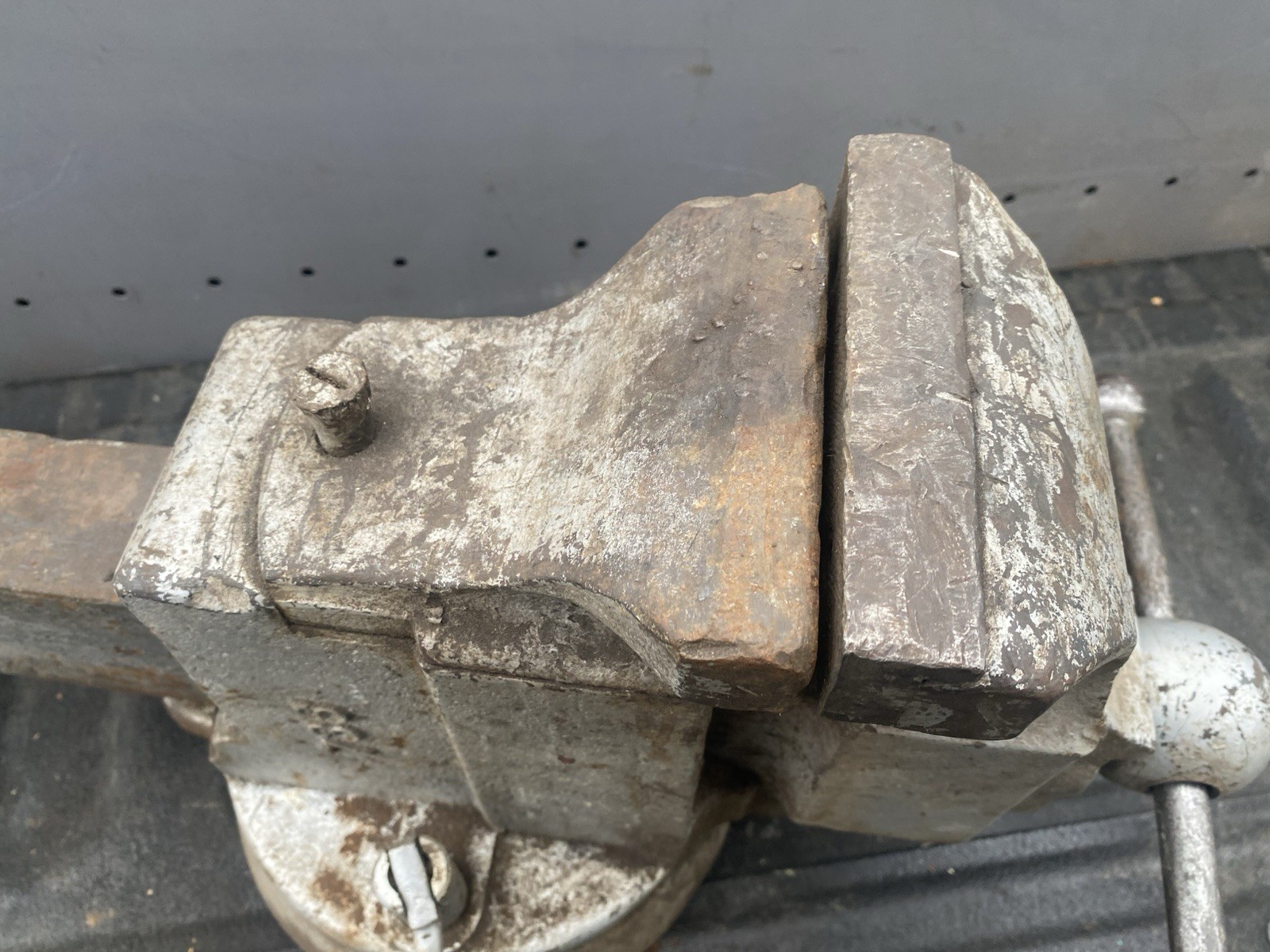 Vintage Large 107 Lb Athol 736 Bench Vise RARE W/ Rear Swivel Jaw