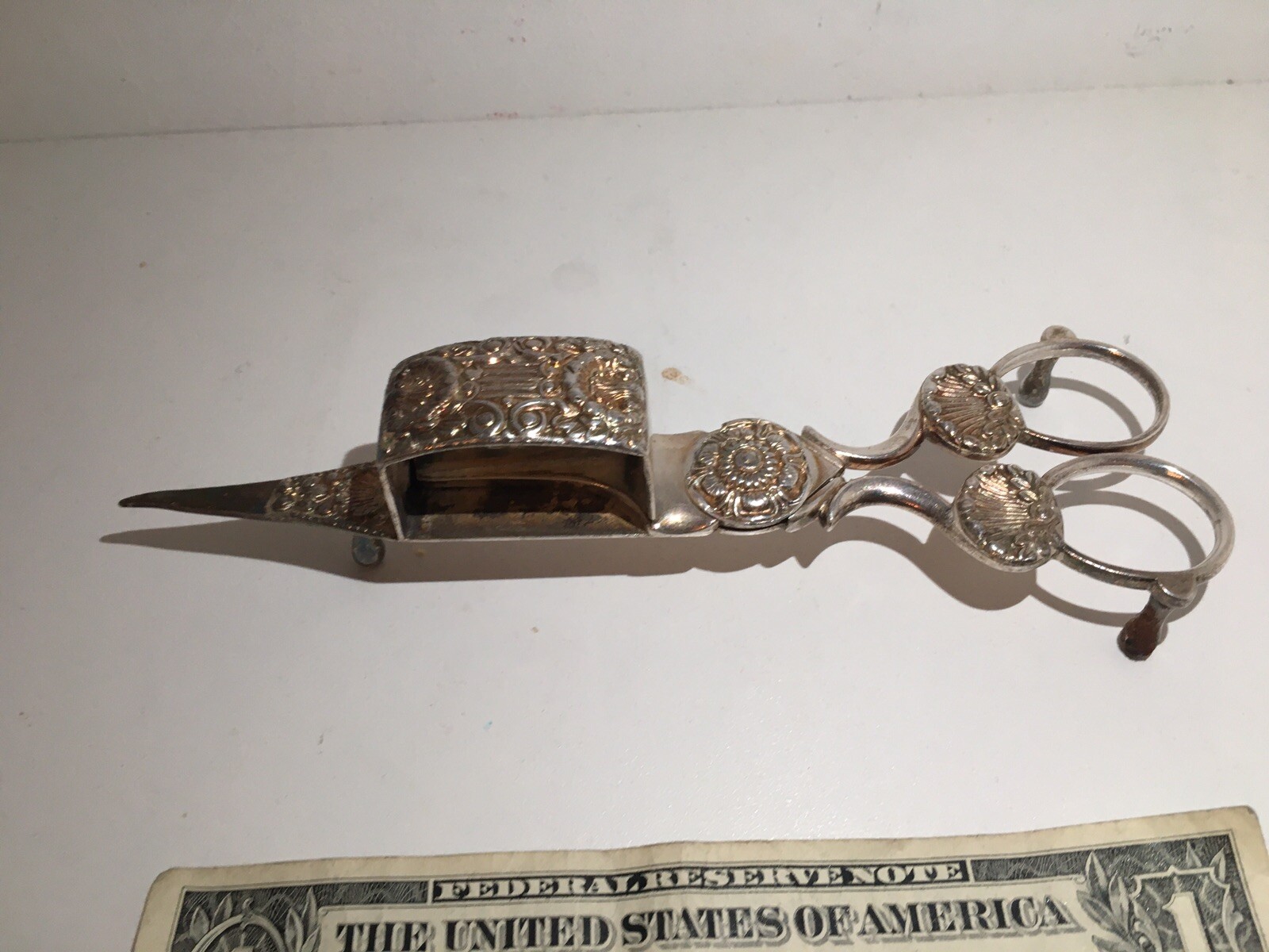 ANTIQUE SILVER PLATE OIL LAMP WICK TRIMMING SCISSORS 19th candle snuffer stick