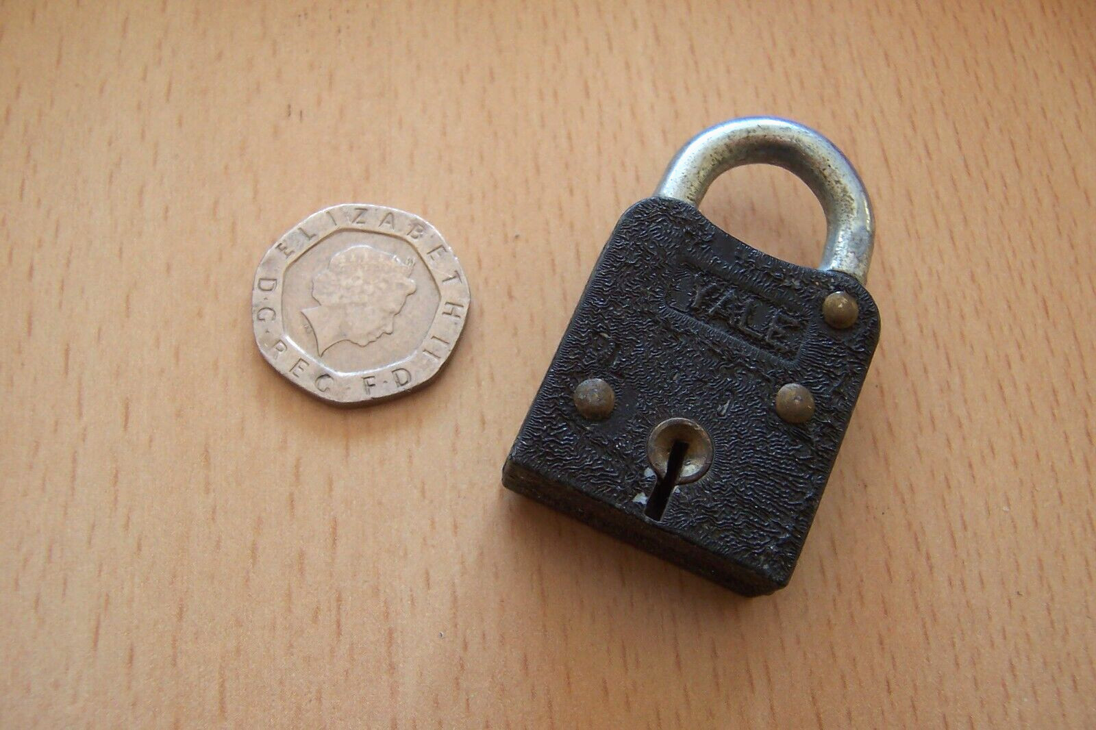 VINTAGE SMALL YALE PADLOCK WITHOUT KEY MADE IN ENGLAND