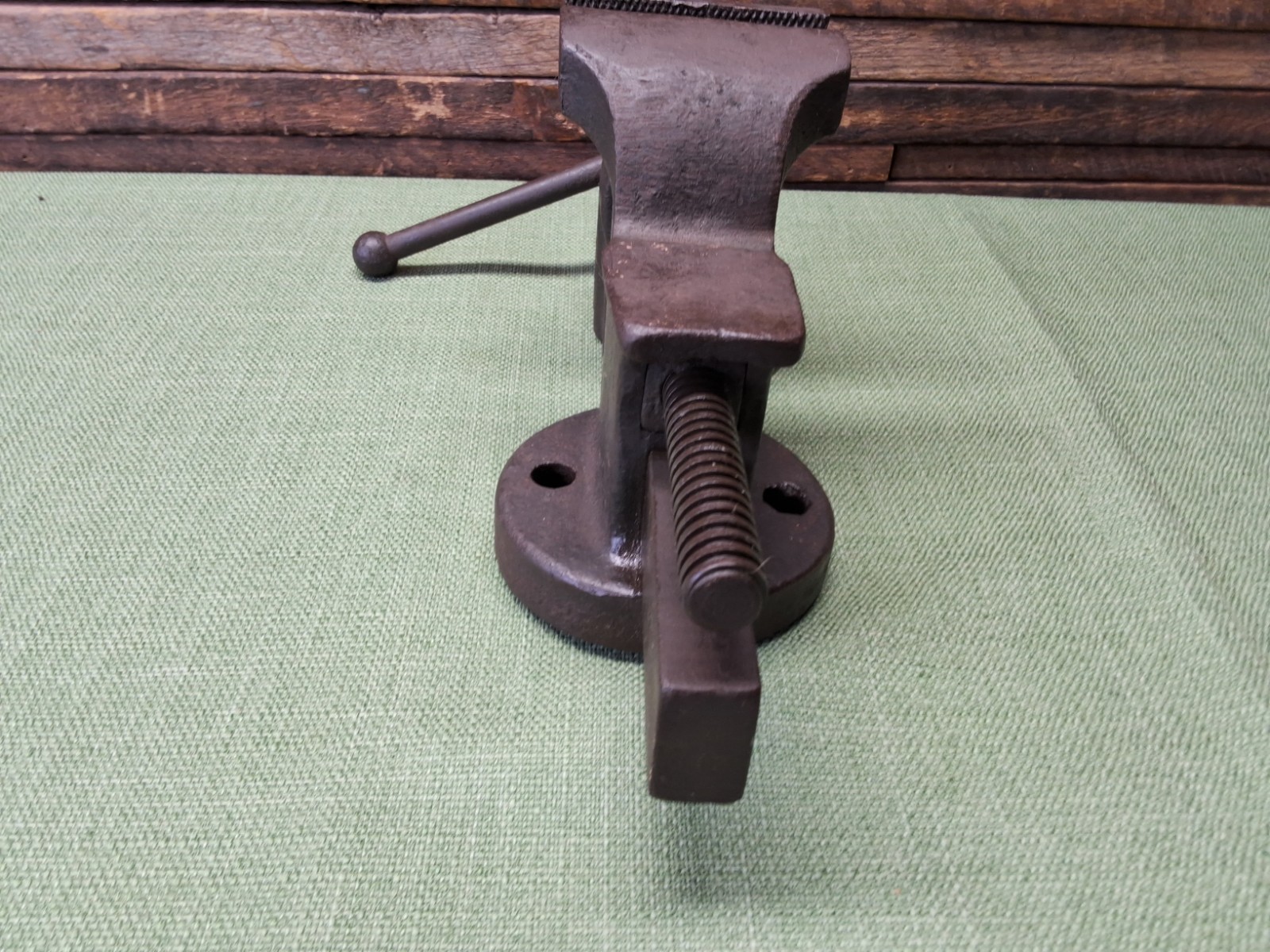 VINTAGE YOST MFG CO. NO 343 BENCH VISE MADE IN USA MEADVILLE PA. SOLID VISE
