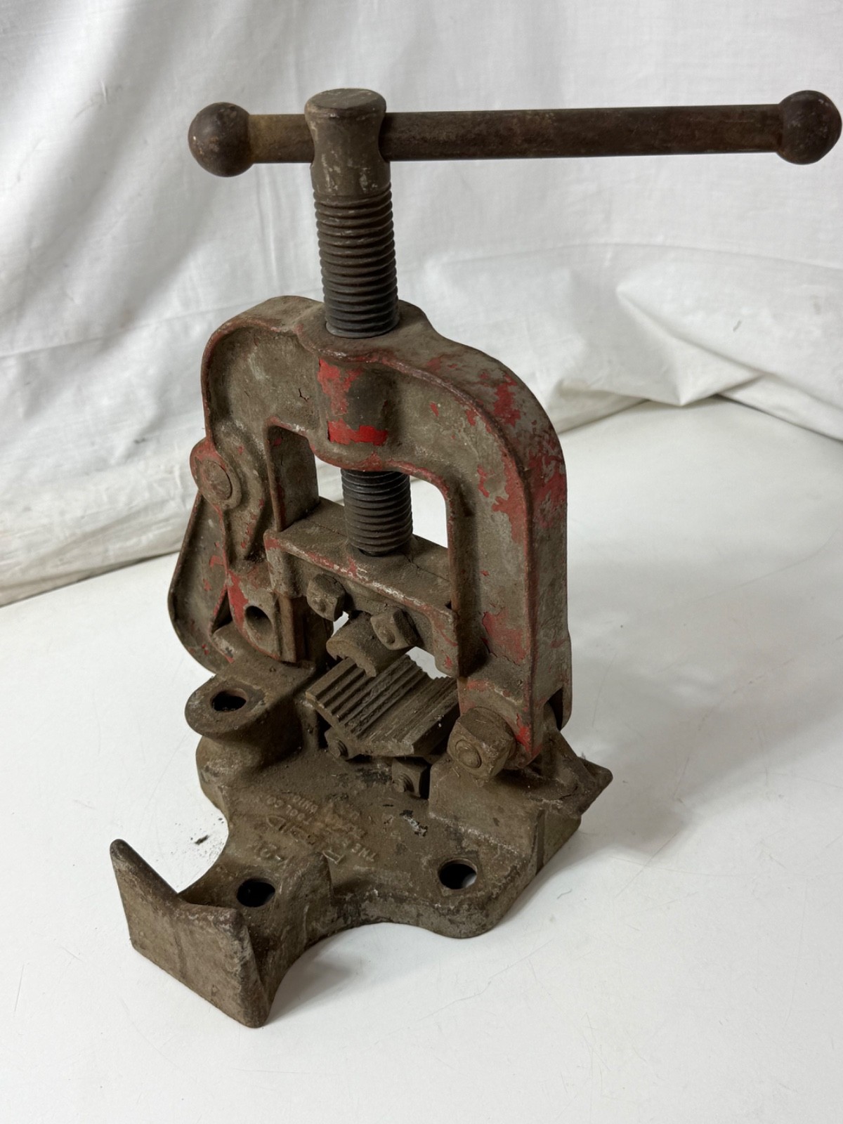 Vintage Ridgid No 21 Pipe Vise Heavy Duty Cast Iron Elyria Ohio USA Bench Tool