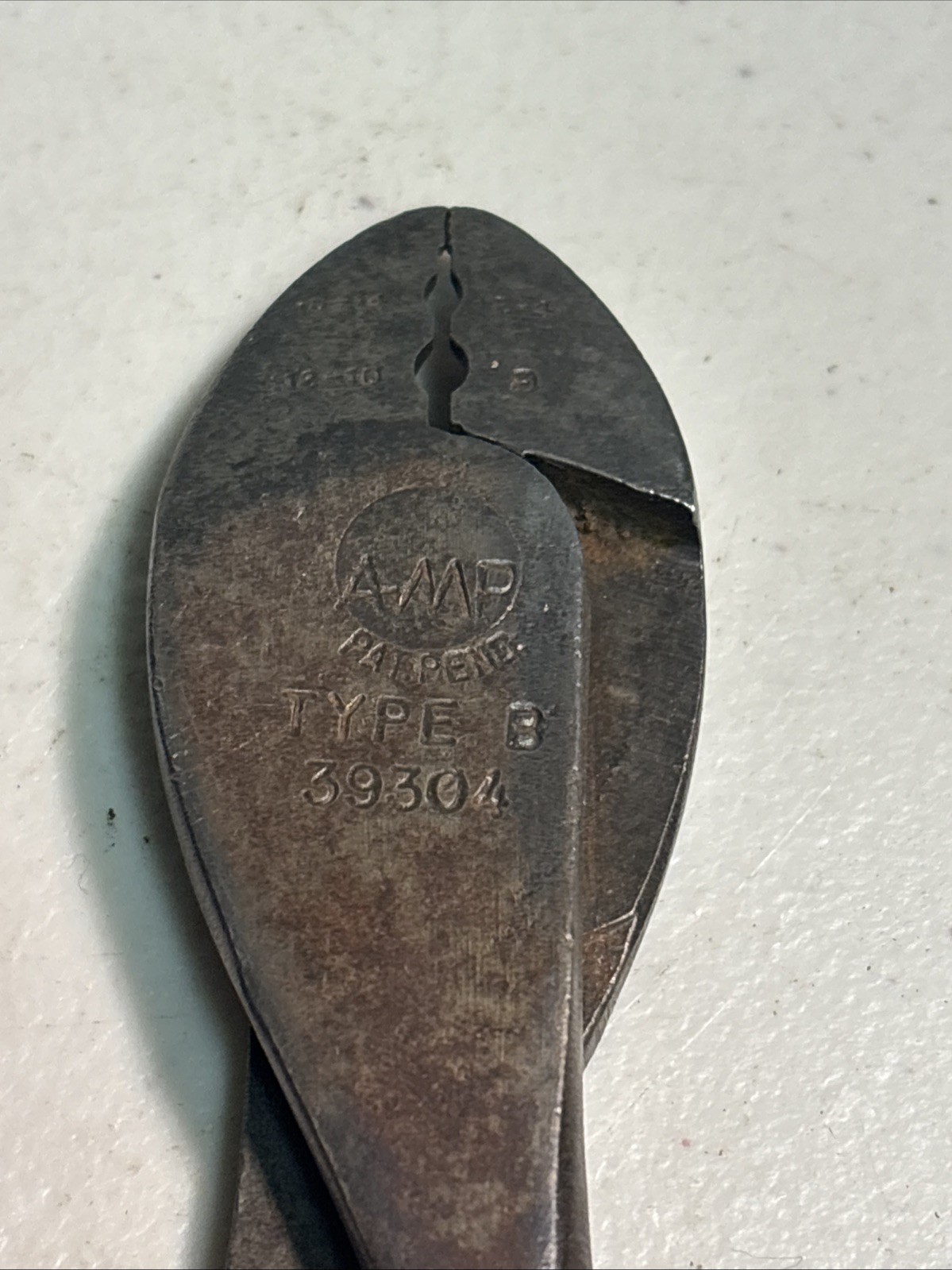 Vintage AMP Wire Strippers Crimpers Type B 39304 Pat Pend Old Tool 7-1/8″ Length