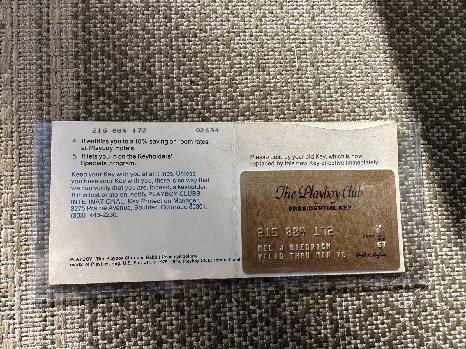 RARE HEFNER SIGNED! PLAYBOY PRESIDENTIAL KEY CARD IN ORIGINAL “WELCOME” PACKAGE!