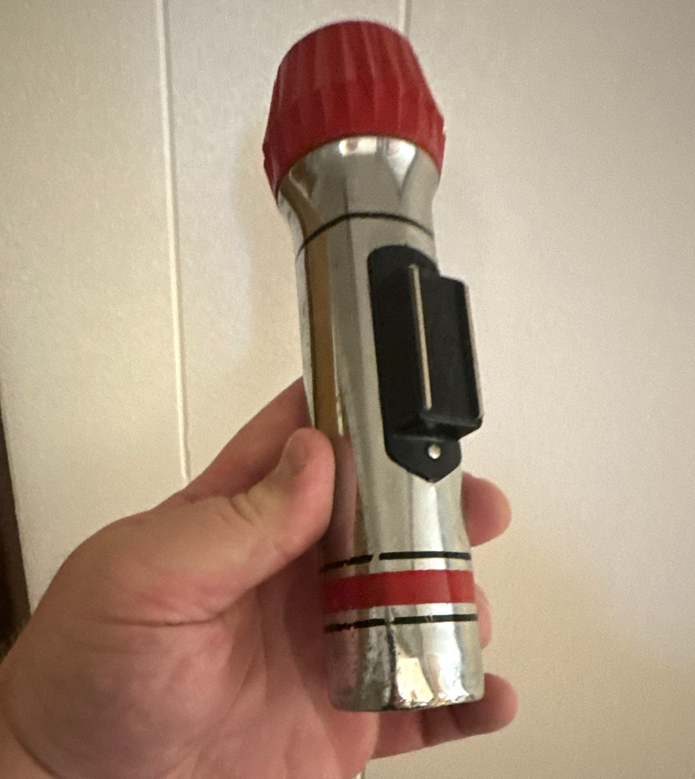 Eveready Magnetic Lite Flashlight Red/Silver Made in USA Magnetic Lite