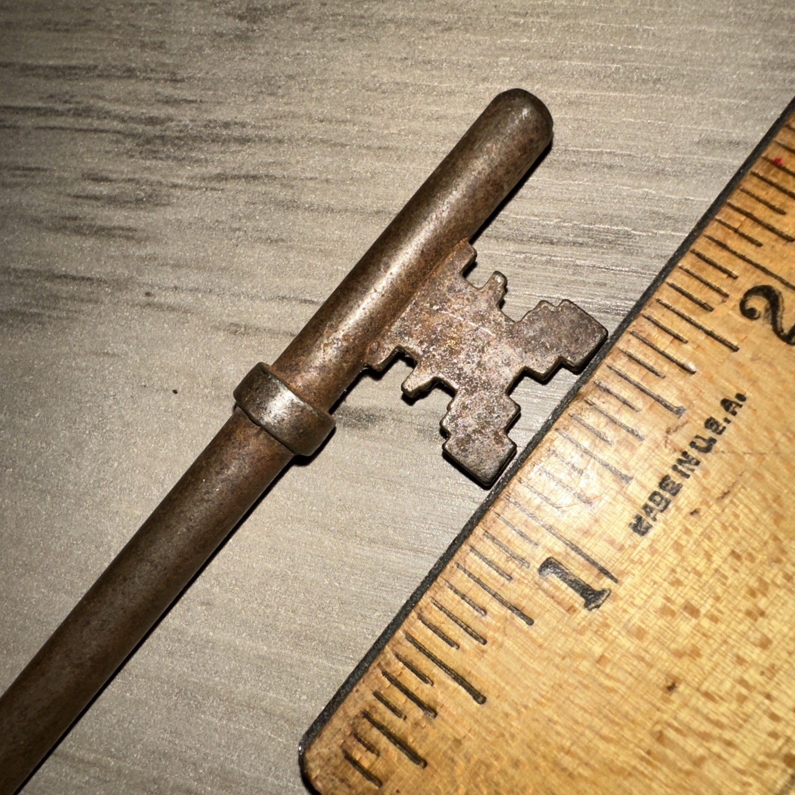 Antique Yale Skeleton Key Solid Barrel #4 Unique Shape 4 inch