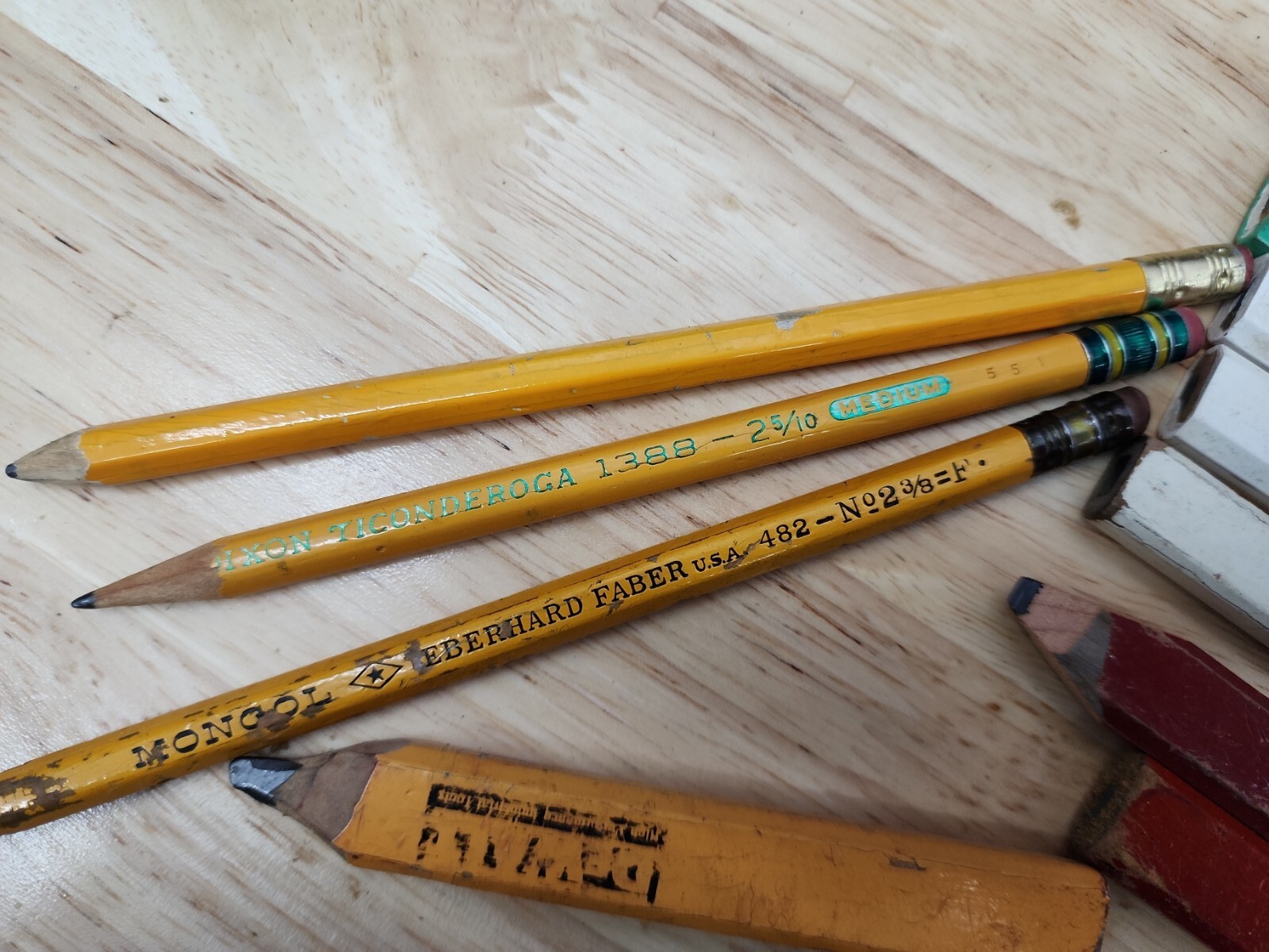 Lot of 19 Carpenters Garage PencilsVTG Advertising ITW Steeler HILTI KESON