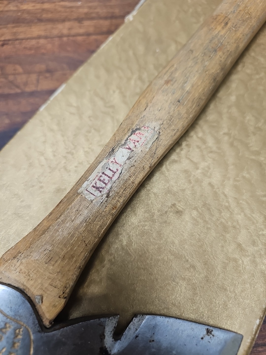 G40- Antique embossed Kelly Vanadium No. 302 HALF HATCHET in original box SIZE 2