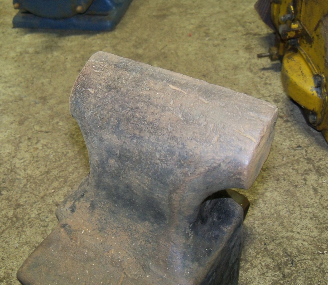 Yost 205, 5″, Bench Anvil Vise, Rear Jaw Stationary Section