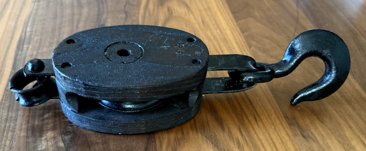 VTG Upson Walton UW 22 Wood Pulley Block Hook Rustic Farmhouse Industrial Decor