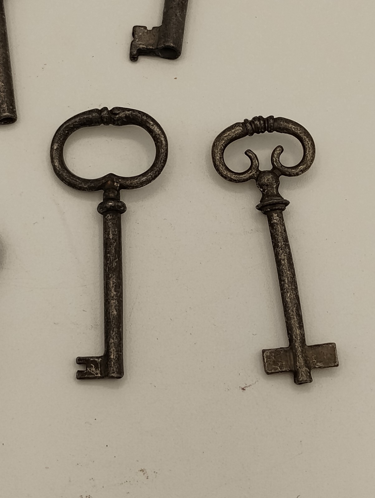 Vintage Assorted Decorative Skeleton Keys, Lot Of 7