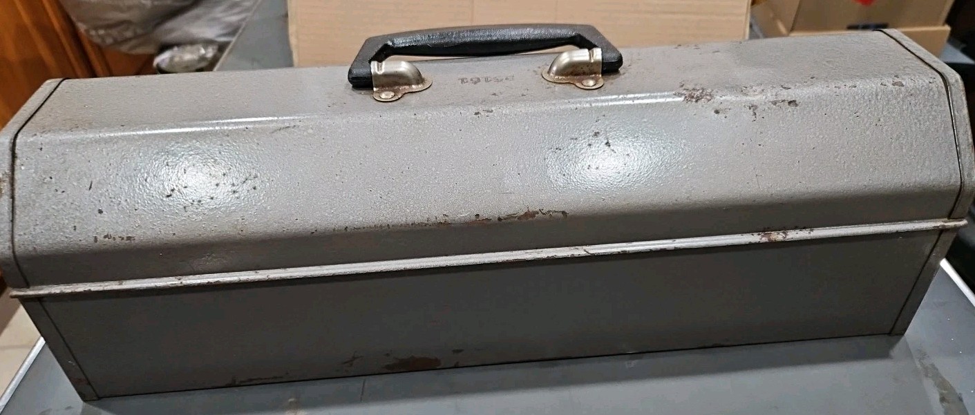 Vintage Craftsman Crown Logo Tombstone Hip Roof Metal Tool Box 65161 USA