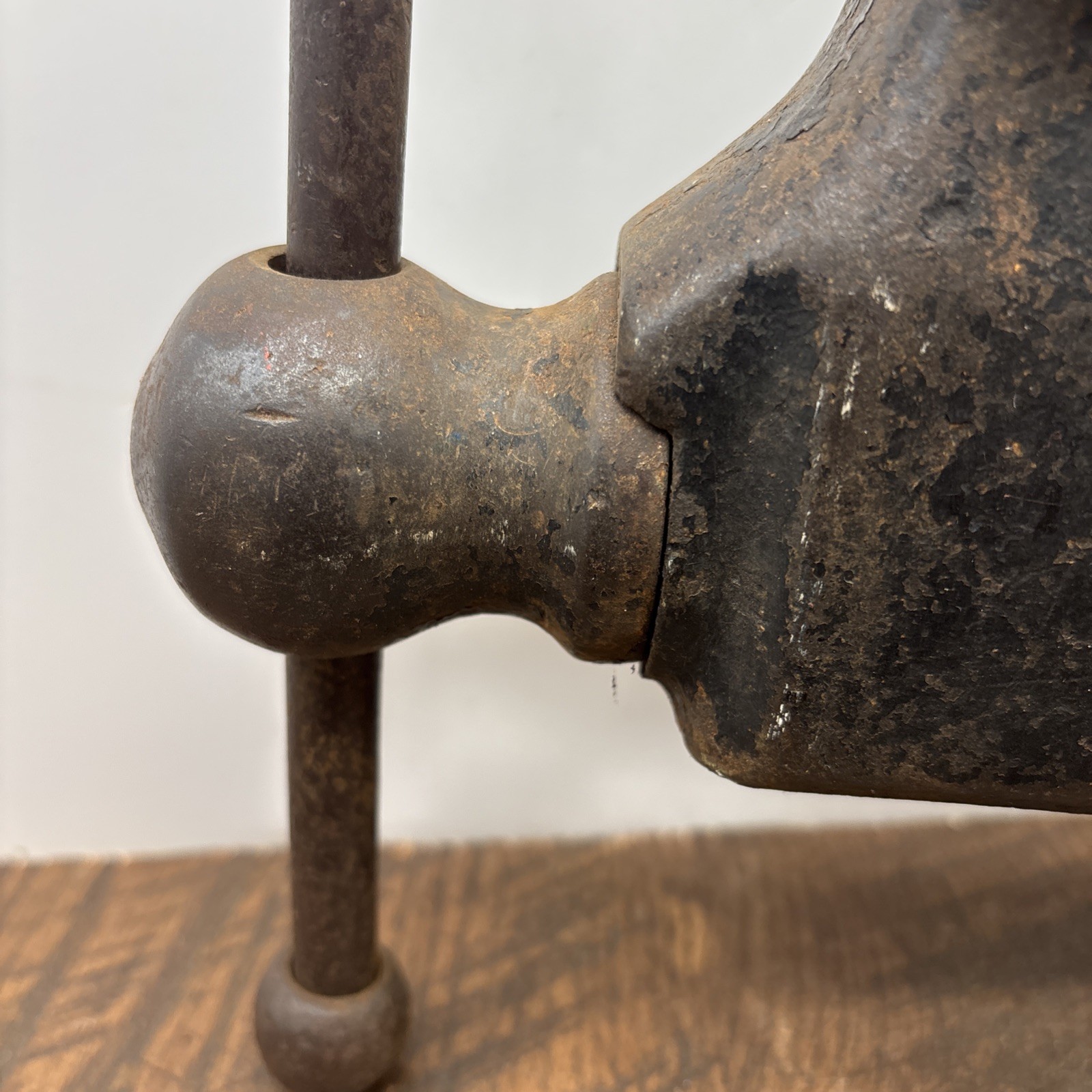 Vintage Reed Mfg. Co. No. 103 1/2 Vise Fixed base