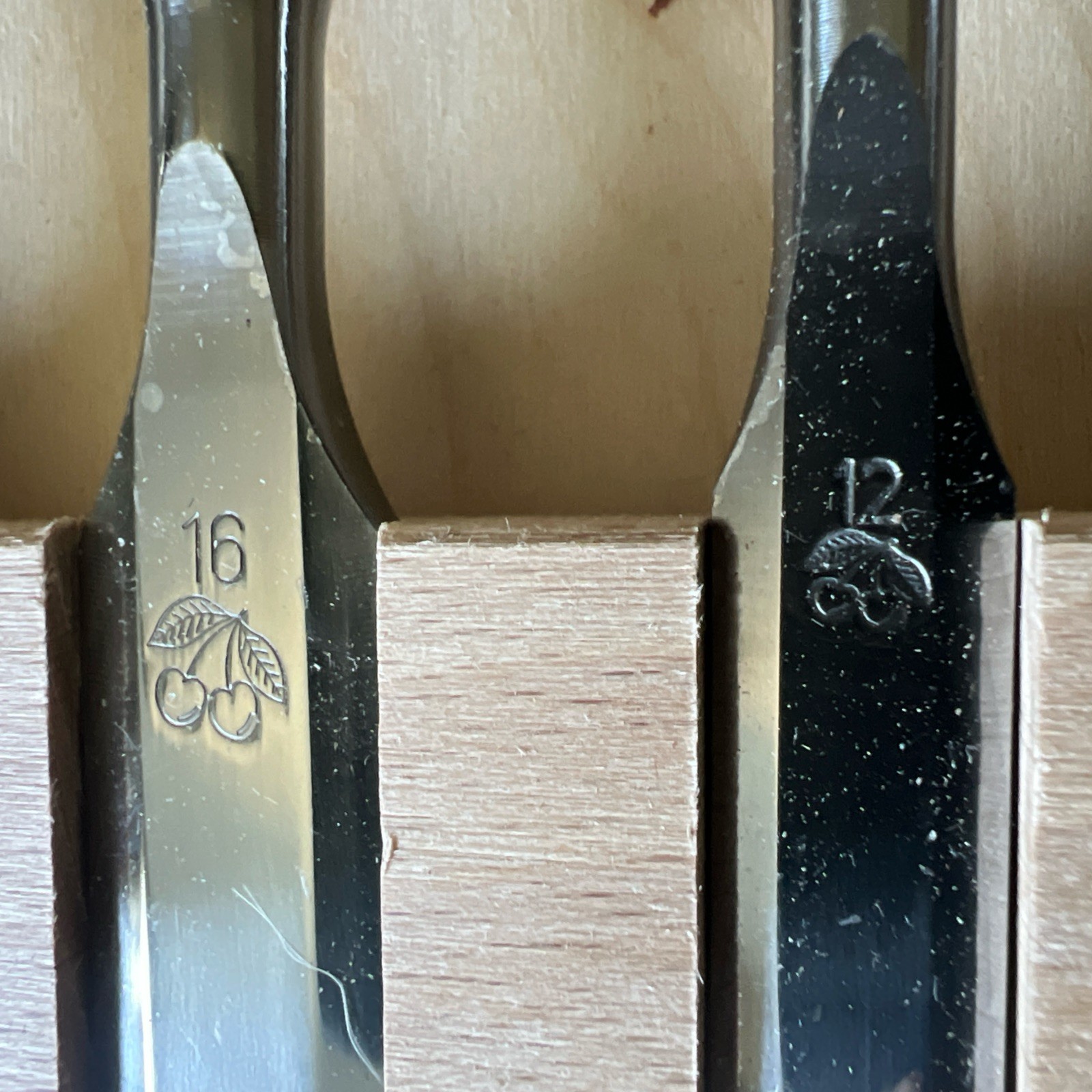 Two Cherries 6 Pc Chisel Set with Wooden Box new