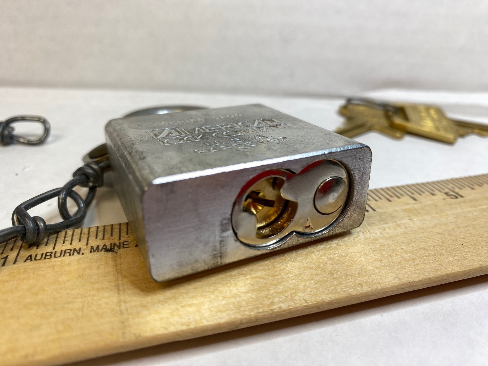 American Padlock /w chain and Keys, NEW