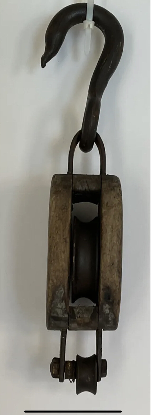 Vintage U-W Antique Farm Equipment Wooden Block Tackle Pully Hook /Great Display