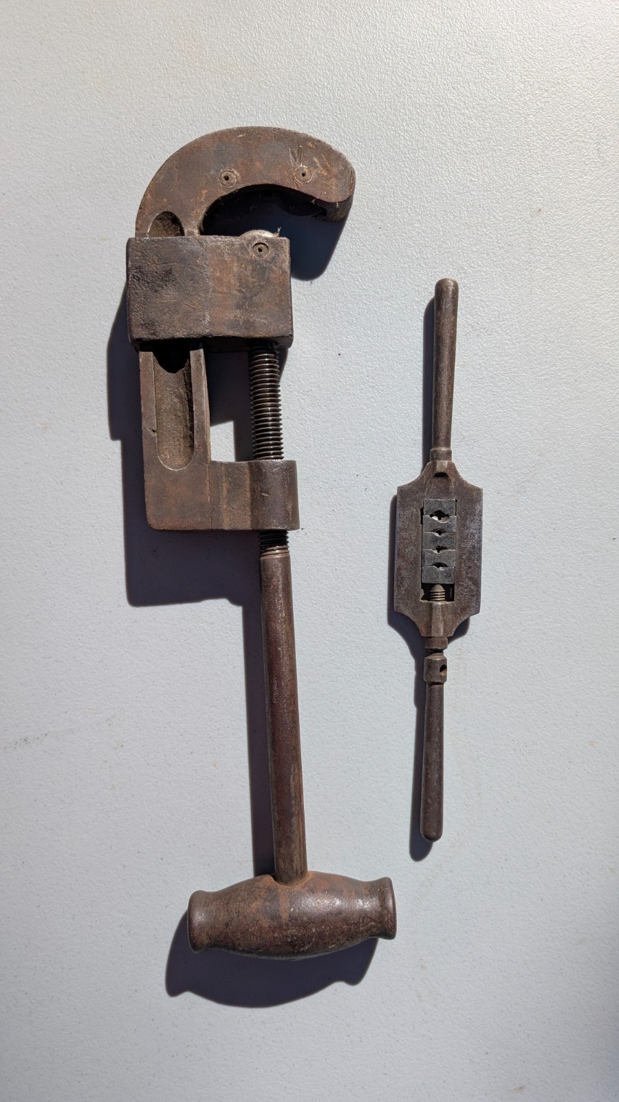 Antique Vintage tools: 2″ pipe tube cutter + JM King Co No. 37 Die Tool