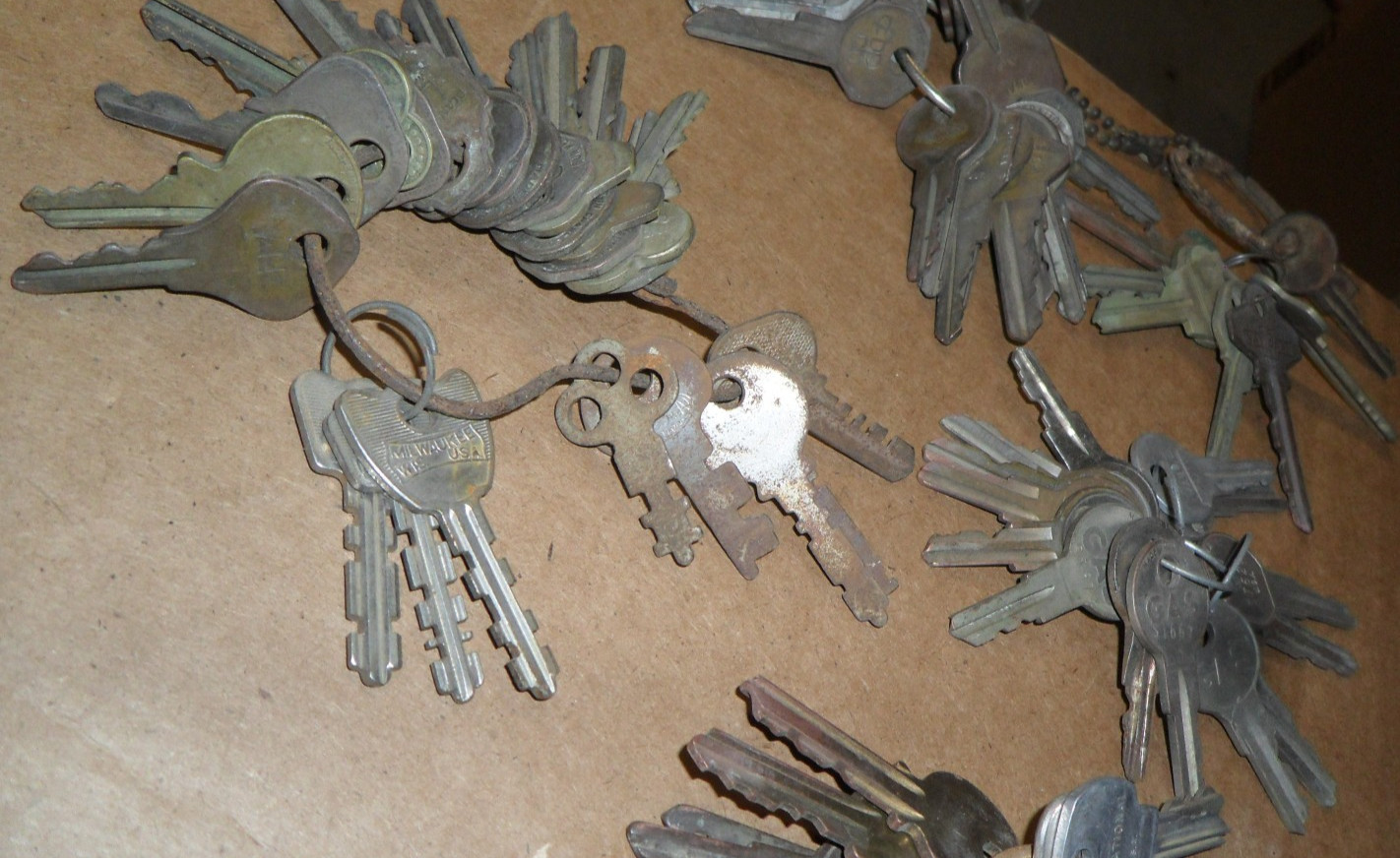 Lot of Vintage Keys GM Car Briggs & Straton Gas Cap Cole Schlage Master Lock