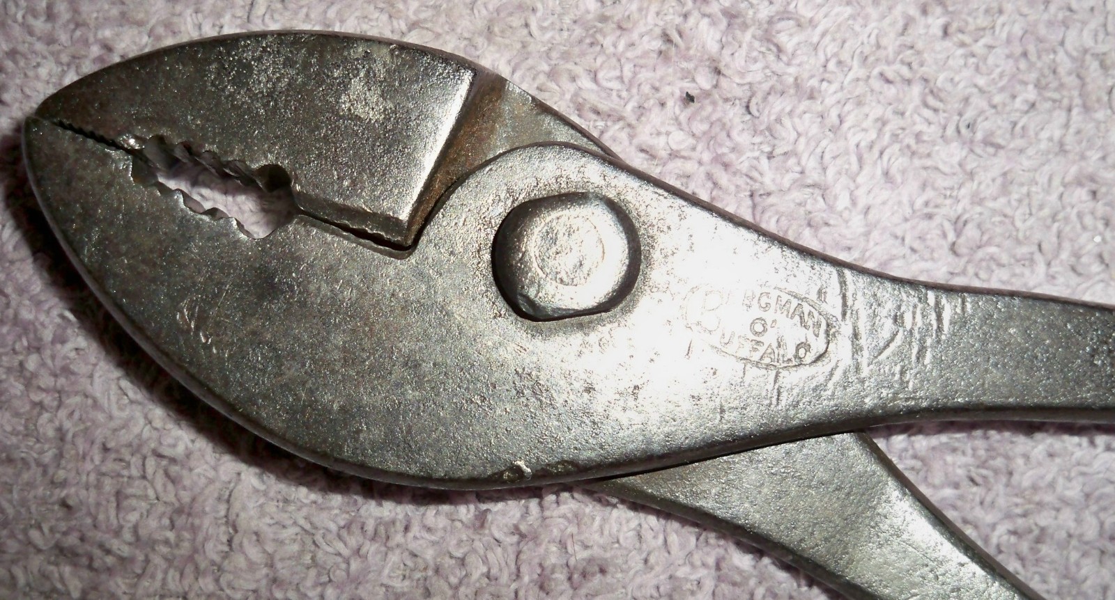 Vintage BERGMAN O BUFFALO 6 1/2″ Pliers with Side Cutters & Screwdriver End