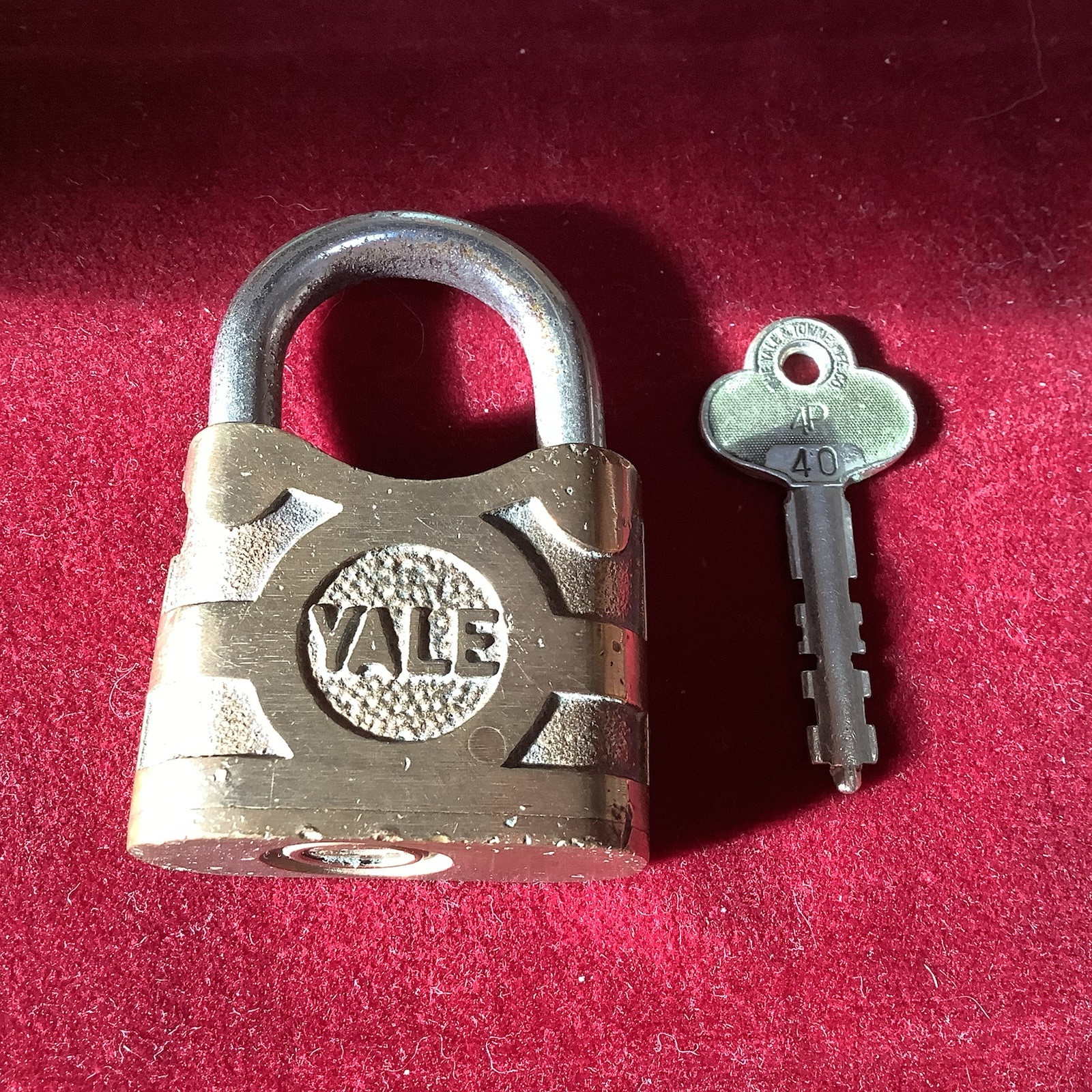 VINTAGE YALE BRASS PADLOCK WITH KEY MADE IN ENGLAND 63mm Approx