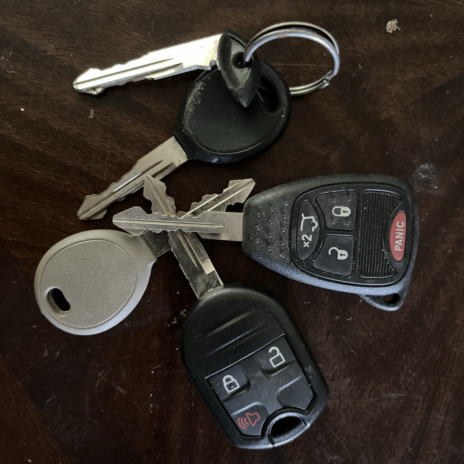 Lot Of 5 Cut Keys Some With Remotes Ford And Chrysler Dodge Jeep