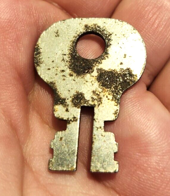 Vintage Fat Flat Key