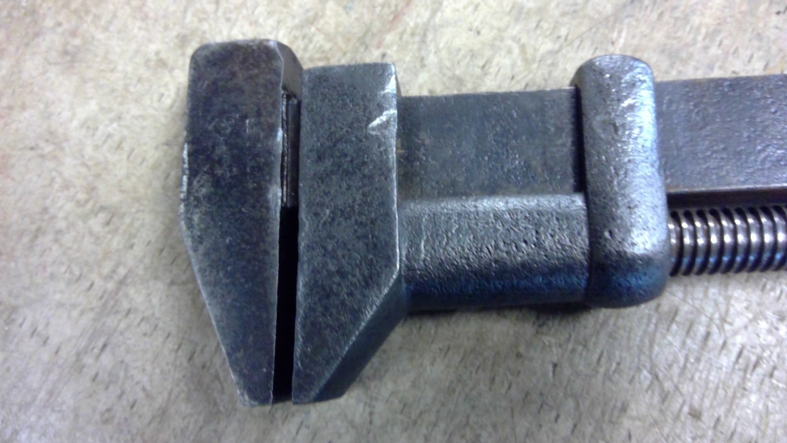 L. COES WRENCH CO. 15” Adjustable Pipe Wrench Wood Handle VINTAGE NICE