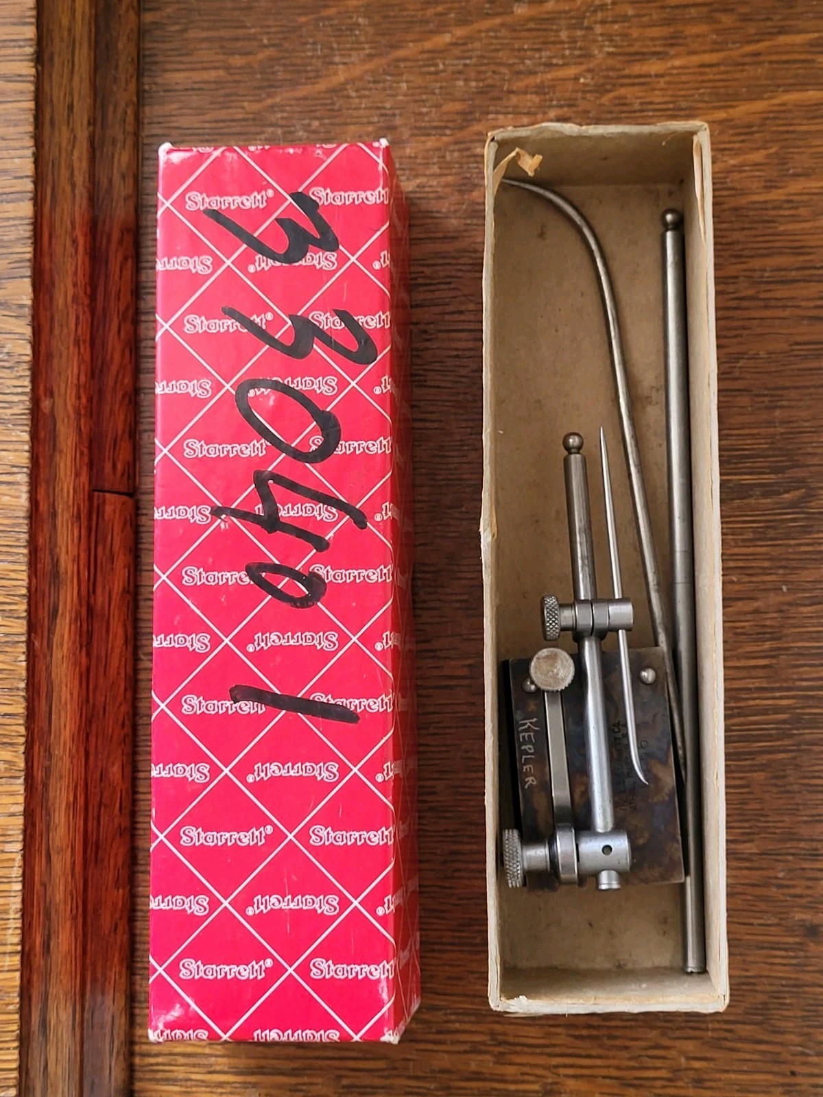 Starrett No. 56B Universal Surface Gage w/4″ & 7″ Spindle & (2) Scribers w/Box
