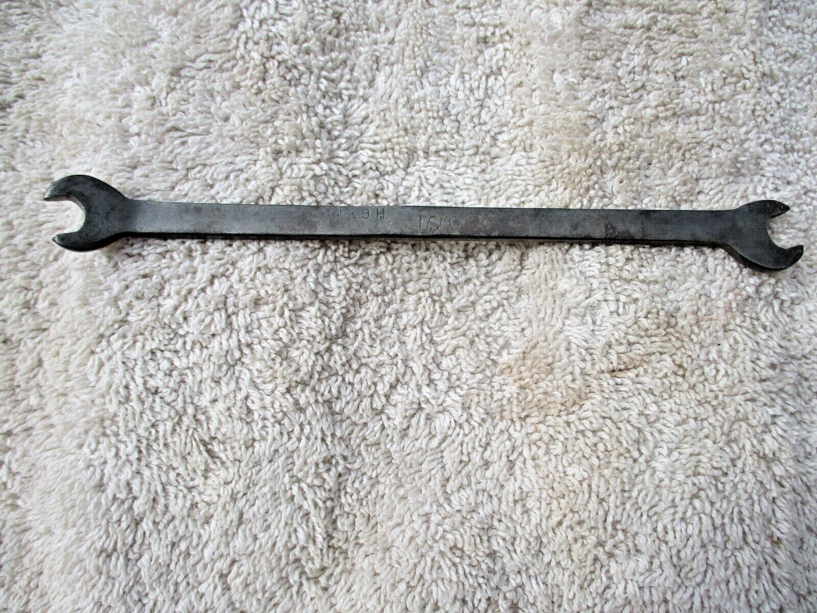 USMC UNITED SHOE MACHINERY CORP #439H OPEN END WRENCH 5/16″ X 1/4″ MADE IN USA