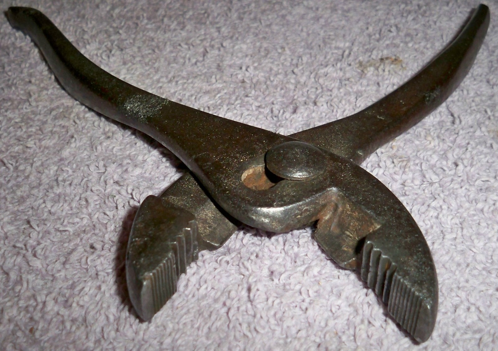 Vintage BERGMAN O BUFFALO 6 1/2″ Pliers with Side Cutters & Screwdriver End
