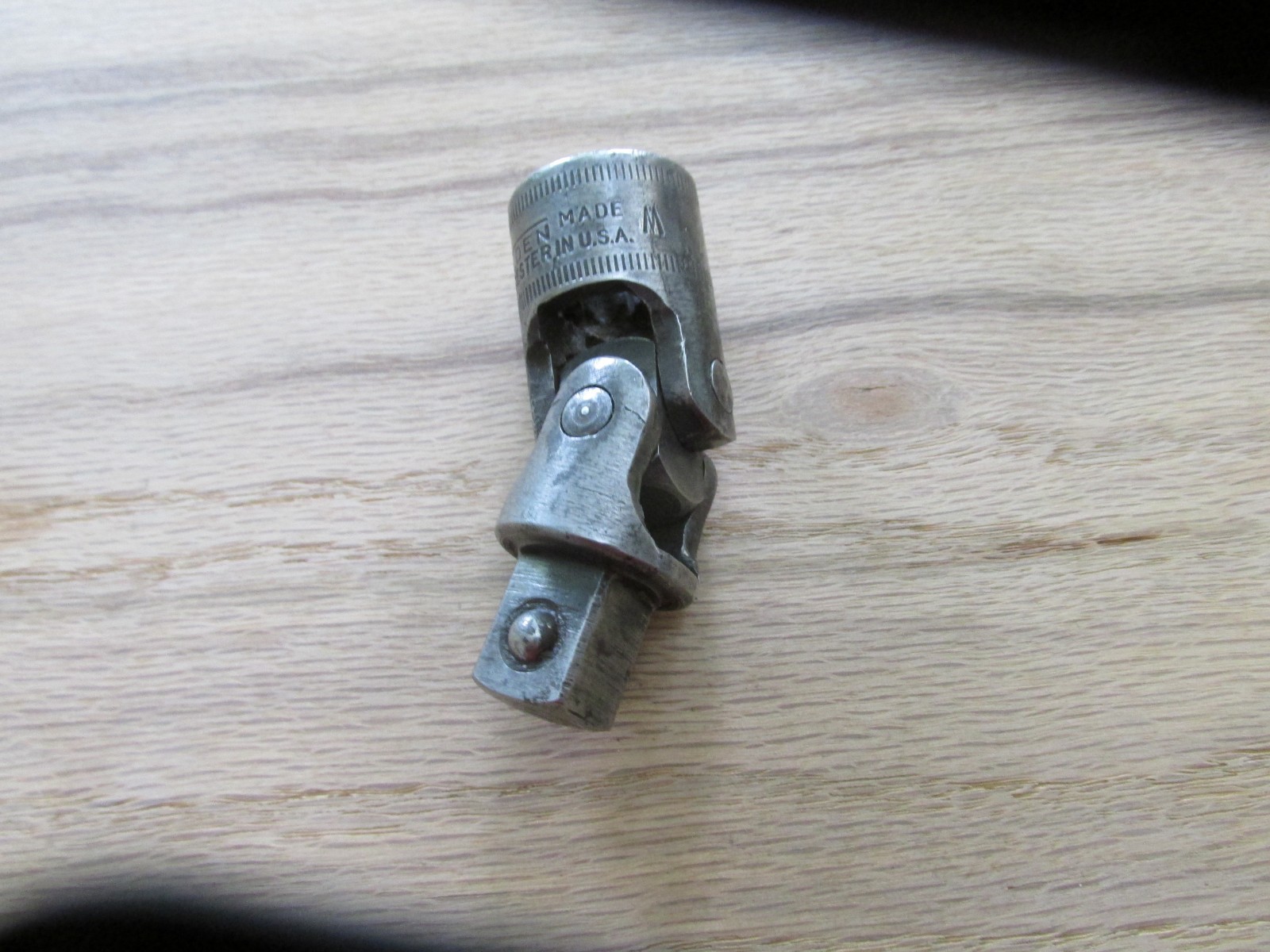 VINTAGE WALDEN WORCESTER NO.1102 KNURLED 1/2″ UNIVERSAL JOINT SOCKET, hard find