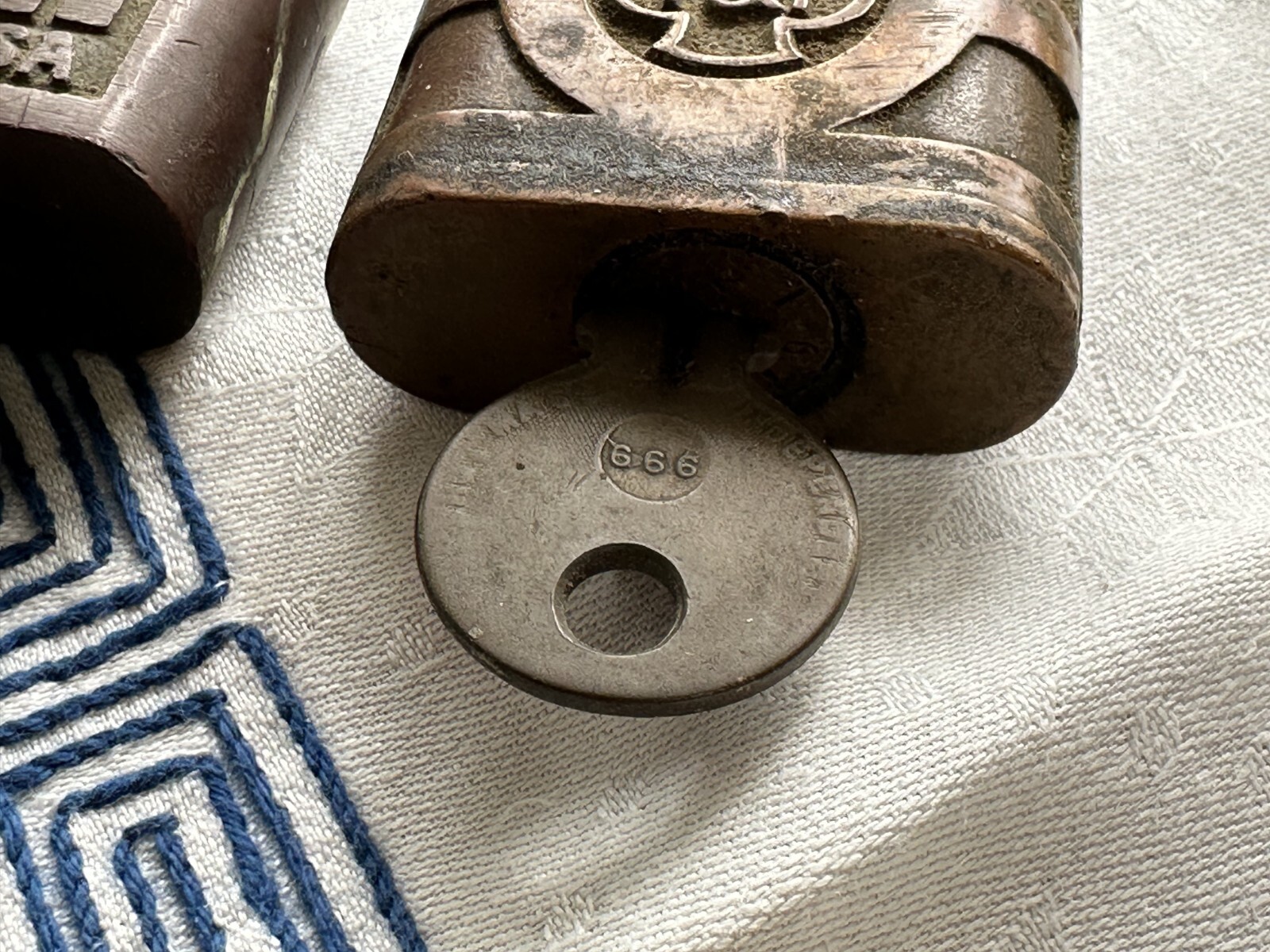 Lot of 4 Vintage Antique Padlocks With Keys