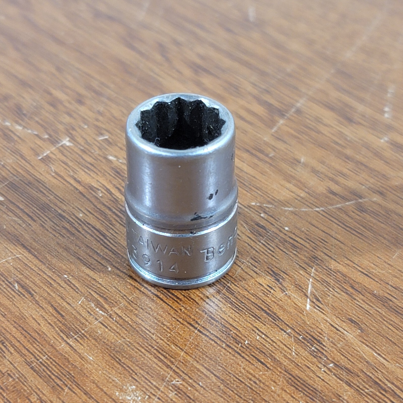 Vintage Benchtop 7/16″ 3/8″ drive 12pt Socket 2213914 Taiwan