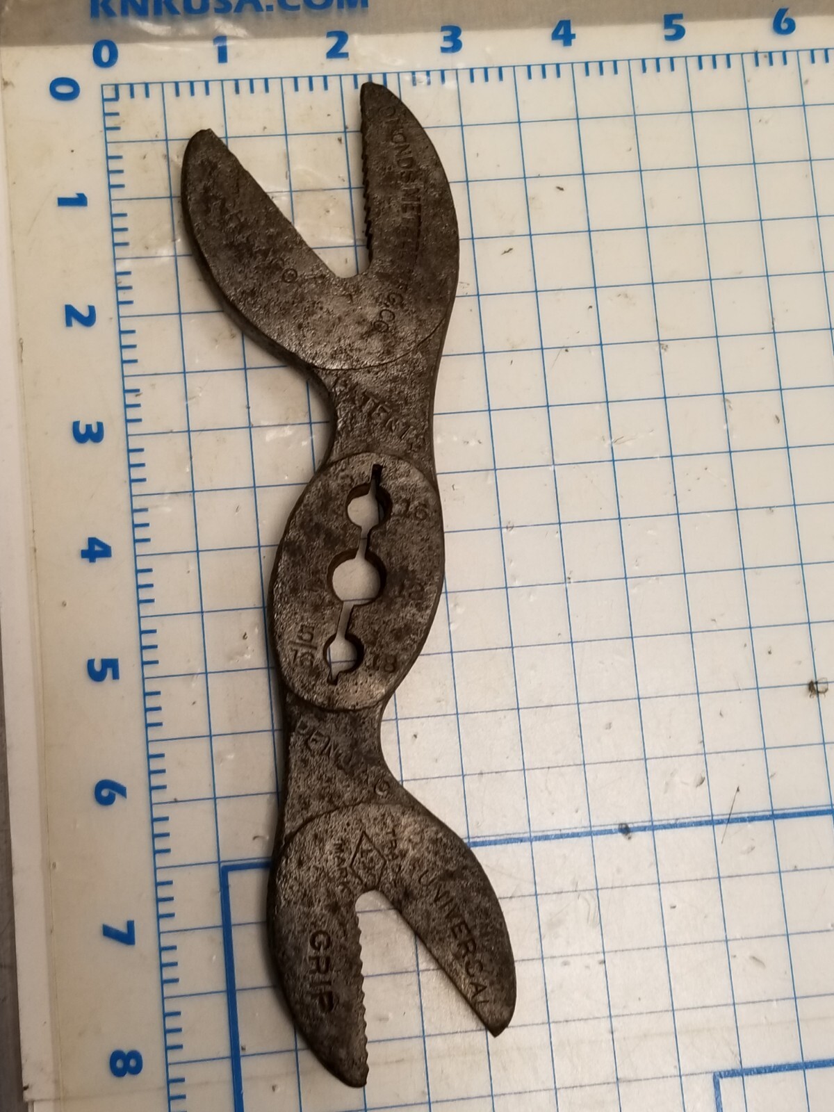 Antique Alligator Wrench Edmonds Metzel Co. Chicago Universal Grip