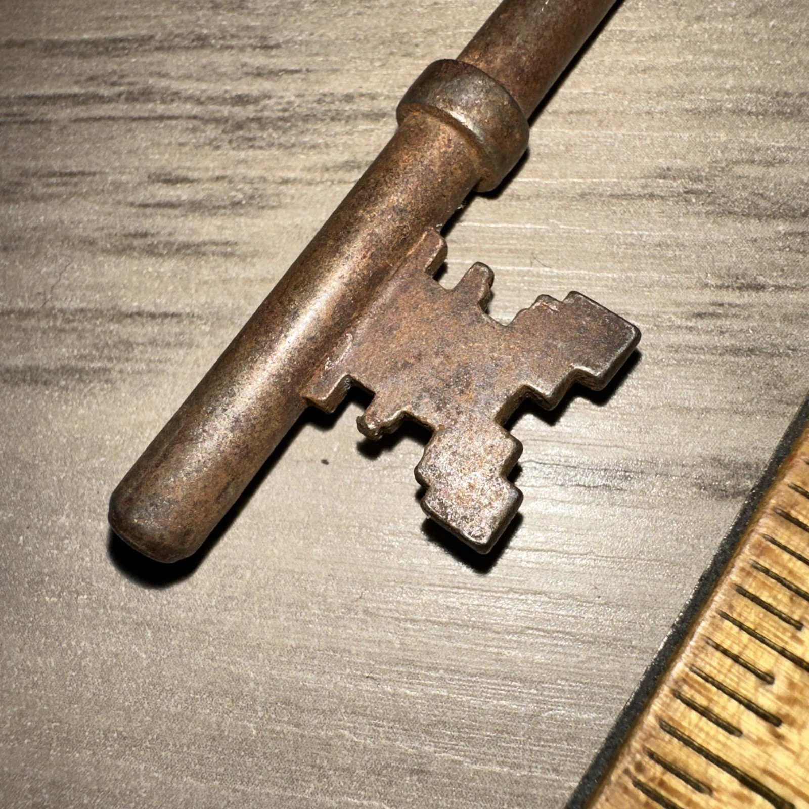 Antique Yale Skeleton Key Solid Barrel #4 Unique Shape 4 inch