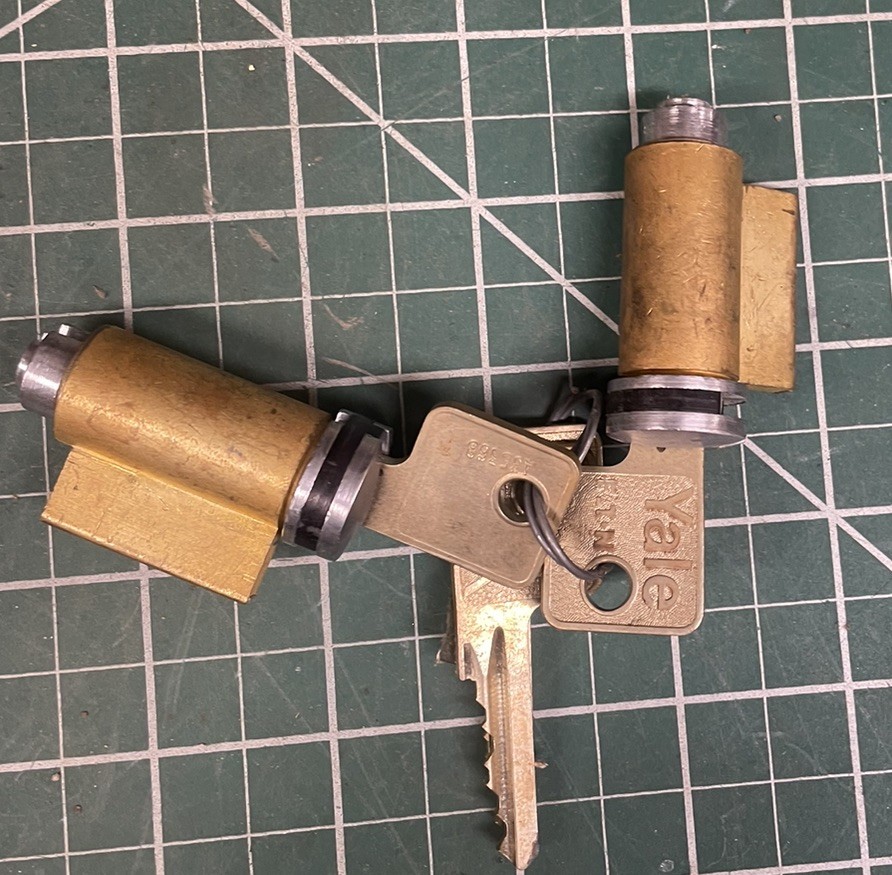 2 Yale Y1E Cylinders Round Ball Knob Lock Keys Locksmith Rekey Code Lock Used