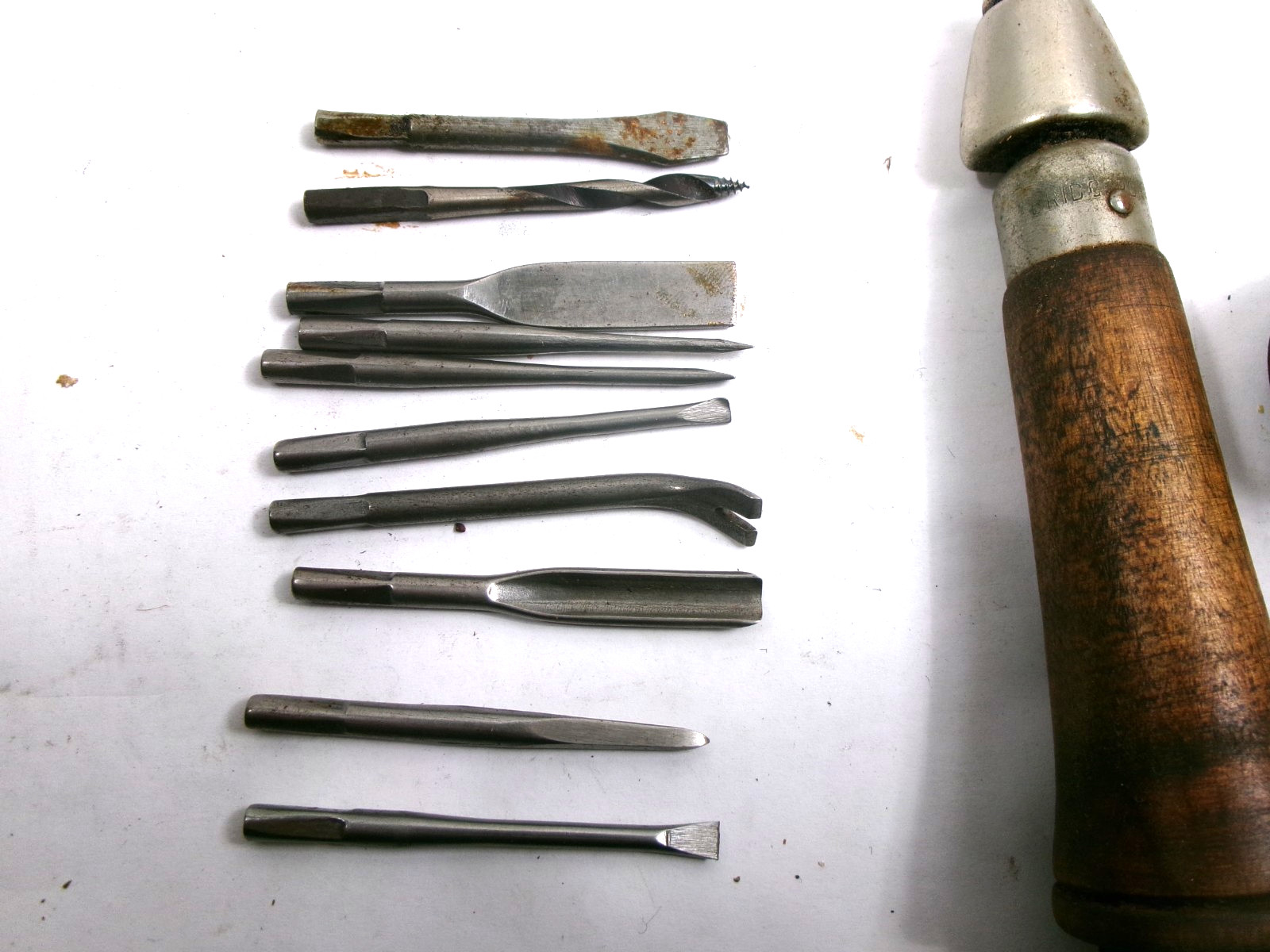 VINTAGE BRIDGEPORT H.M. CORP TOOL HOLDER – TOOL HANDLE WITH 10 ASSORTED BITS