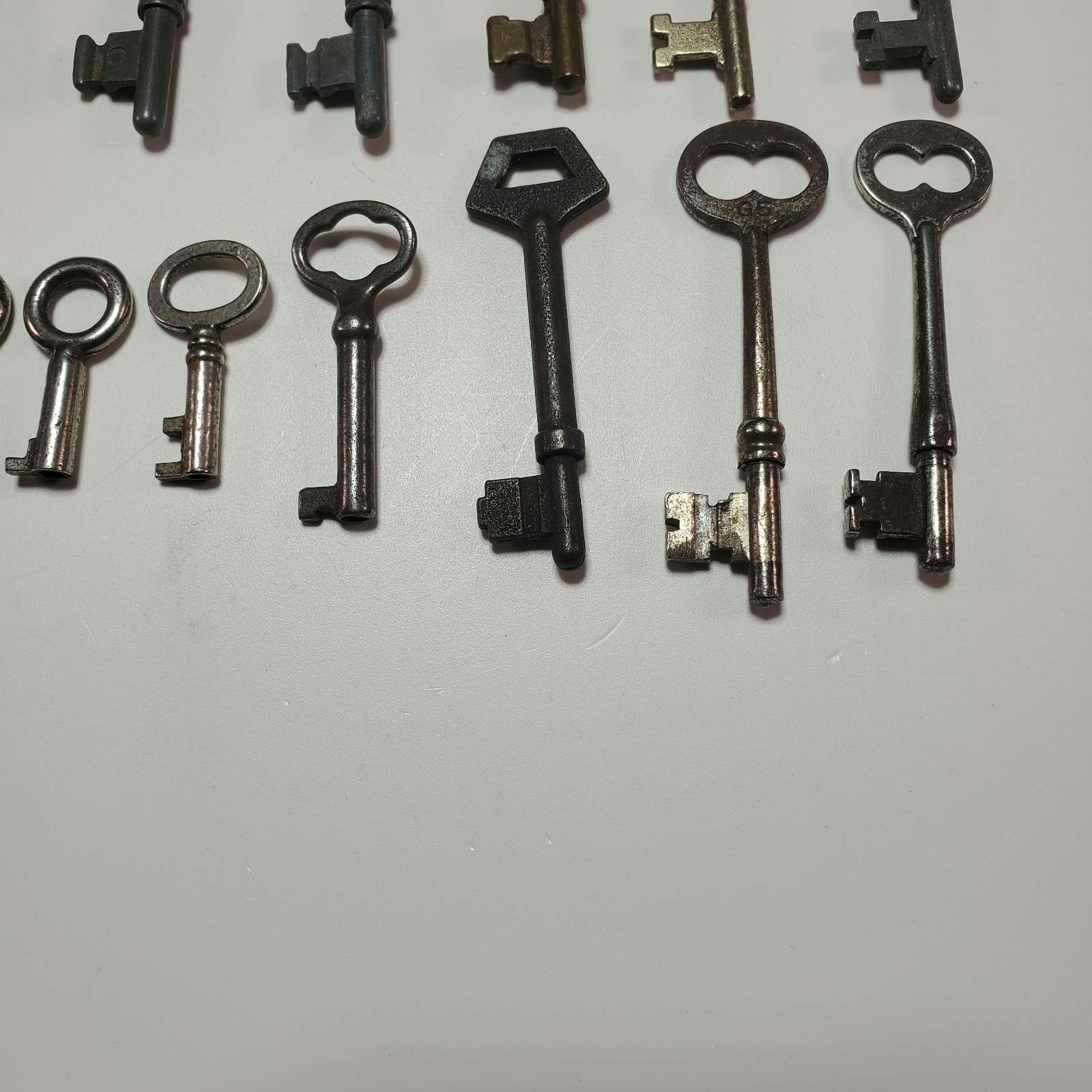 Vintage Antique Skeleton Key Lot 27 Pcs Metal Clock Barrel Furniture Steam Punk