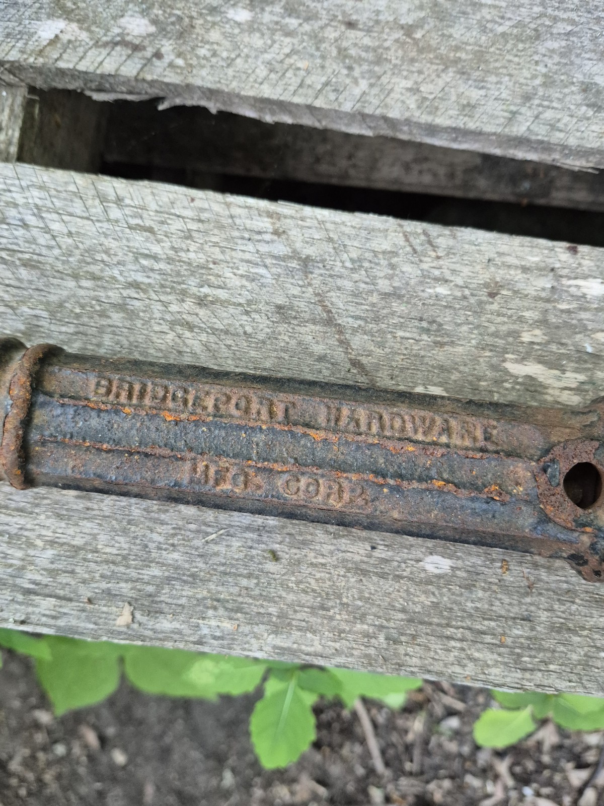 Bridgeport Hardware MFG Corporation No. 20 Vintage nail puller Red Handle