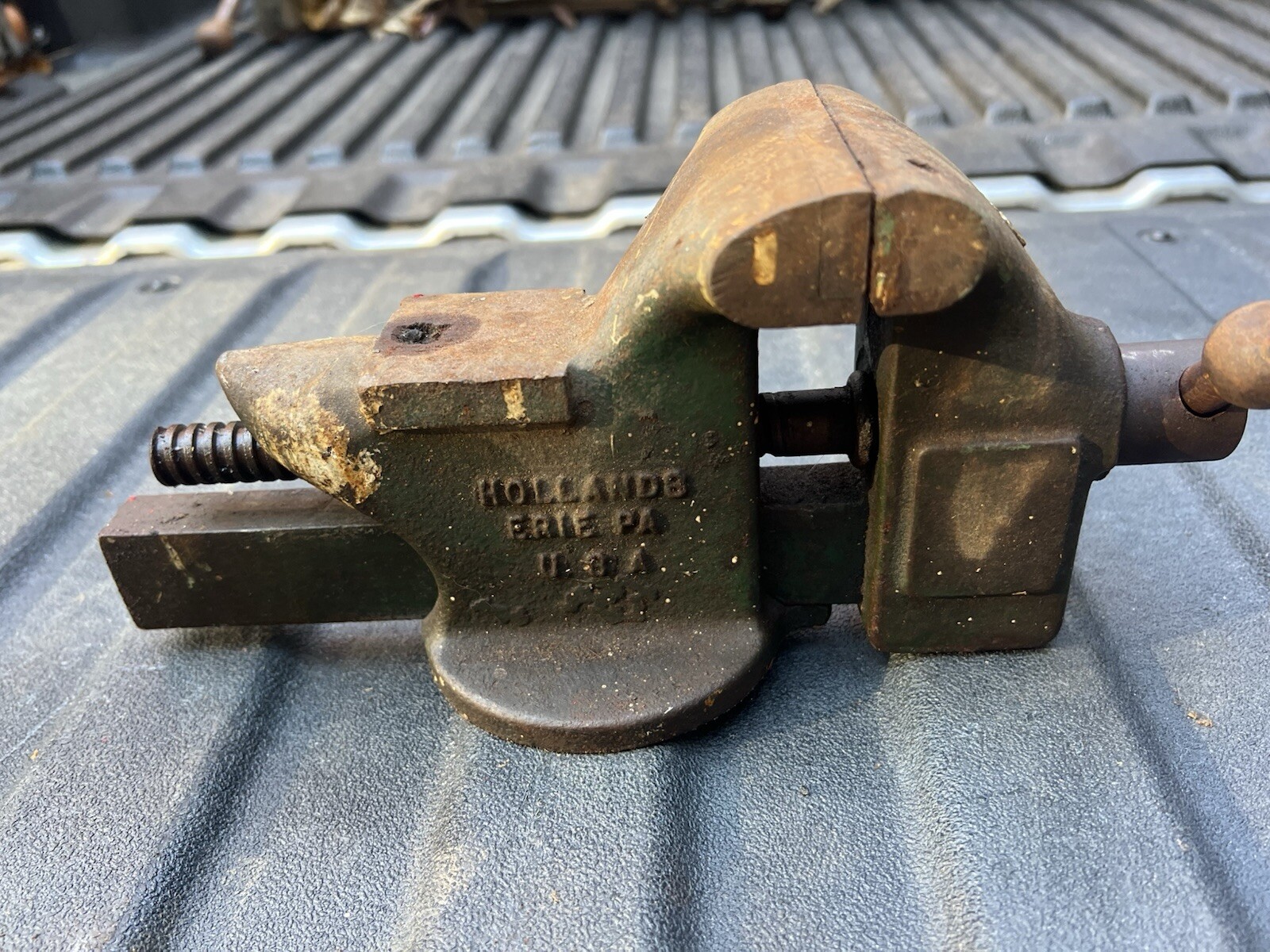 Rare Vintage Hollands “H 3 1/2″ bench vise & anvil w/3 1/2” jaws – collectible
