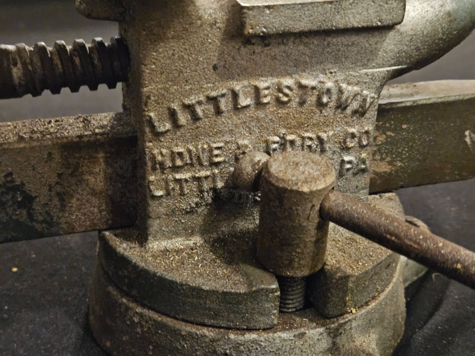 Vintage Yost No. 112 Bench Vise Littlestown PA Swivel Base/Integrated Anvil USA