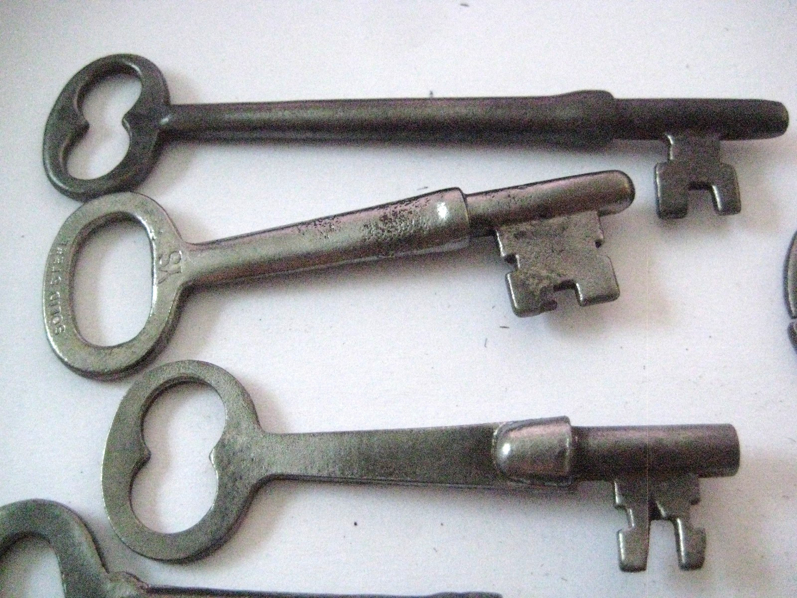 ANTIQUE LOT OF 16 STEEL SKELETON KEYS ASSORTED GOOD USED COND.